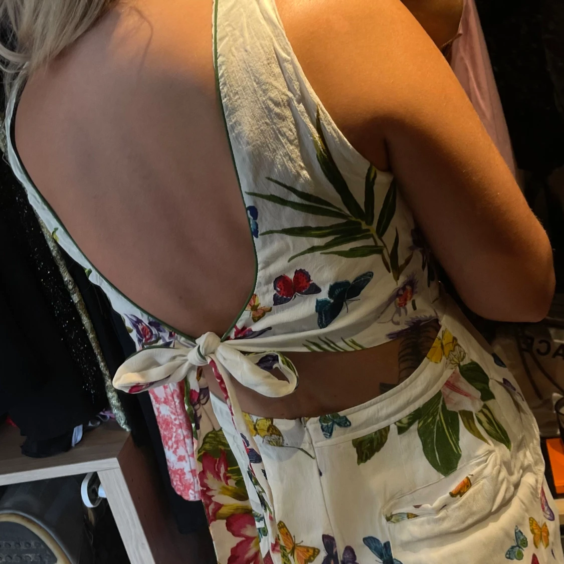 Jumpsuit med blommor - 90