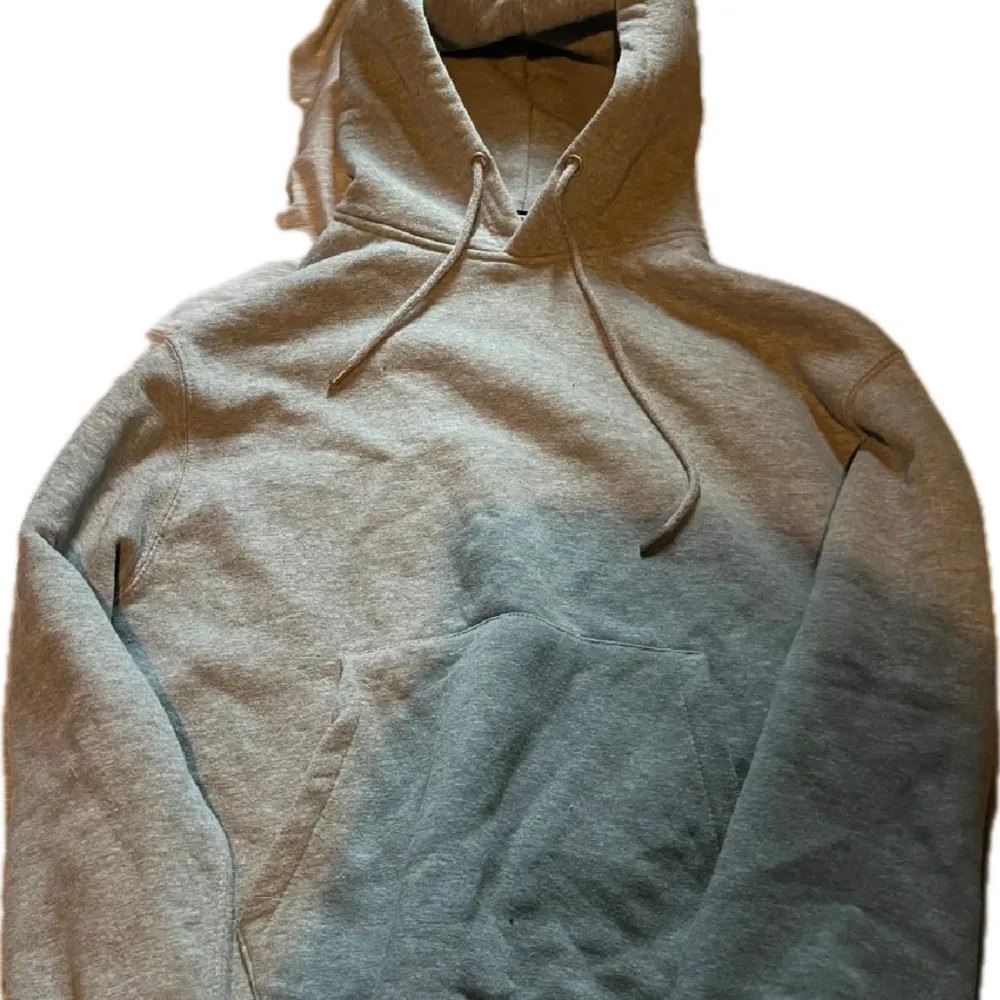 Vanlig blank hoodie från Pull & Bear. Knappt använd . Hoodies.