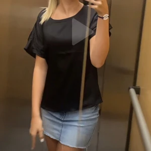 Silkes t shirt  - Svart fin t shirt i silkes 🥰pris går att diskutera 