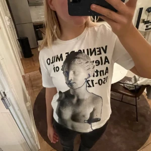T-Shirt - Såååå cool t shirt som var sån fin passform 😍😍