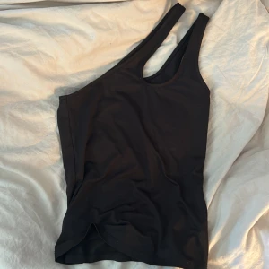 Svart topp - Bra skick, stor i storleken