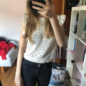 Stickad topp - Vit hålstickad topp 🙏🙏⭐️☀️den perfekta sommartoppen
