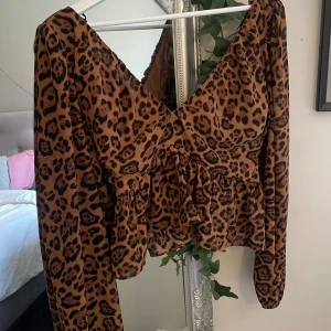 Blus leopard hm - Storlek small, knappt använd 💖