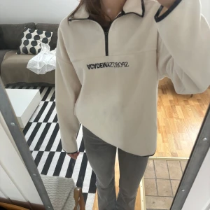 Fleecetröja  - Skön fleecetröja från Hm i storlek M Använd en gång, så nyskick✨