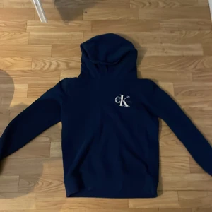 Calvin Klein hoodie - Använd fåtal gånger i bra skick 