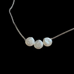 Halsband  - Super snyggt och bra att ha till över ngt annat halsband🥰 kedjan är ca 35-40cm