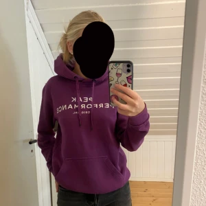 peak performance hoodie  - lila hoodie från peak performance. priset går att diskuteras💜