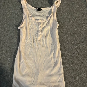 Linne - Super snyggt linne från hm i st S, aldrig använd!!!