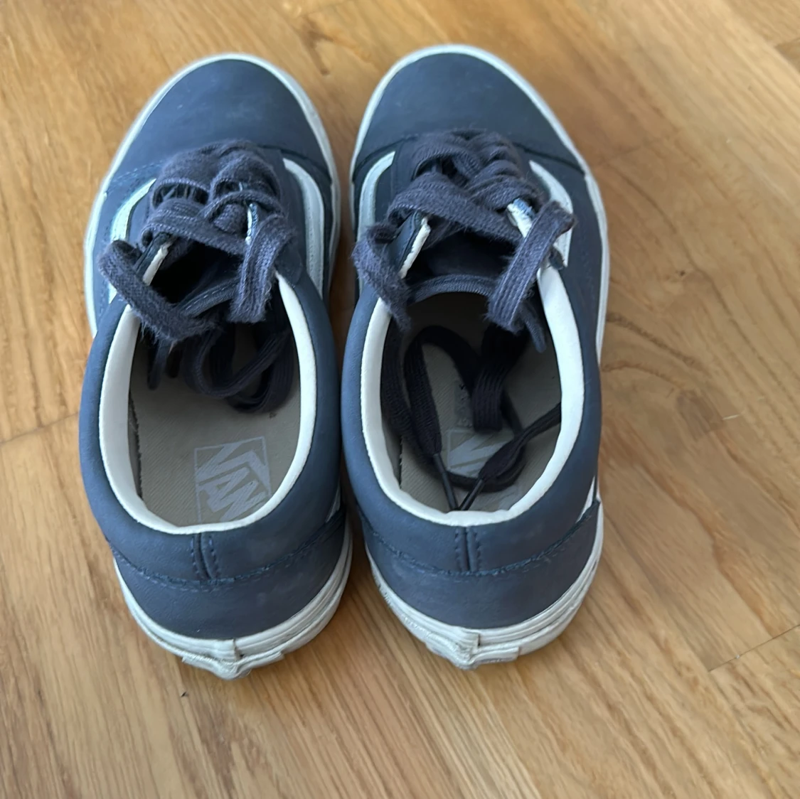 Mörk gråa vans - 91