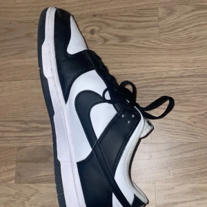 Köpta från JD  - Storlek 41 använda cirka 3 gånger sköna o ha på sig, passar med flera outfits 