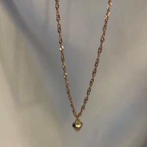 Halsband  - Så snyggt halsband. Köp för 199kr Modell 046
