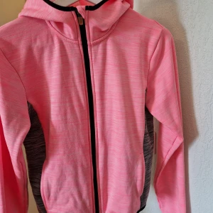 Hoodie - Storlek är 158/164 Passar som XS