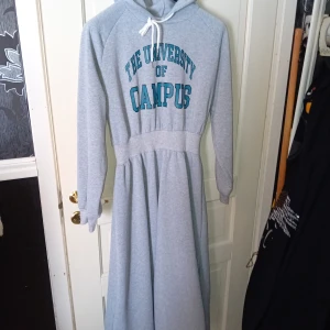 Ny swetshirt klänning  - Säljer denna fina nya swetshirt klänning.  Den är endast testad . Storlek L. 