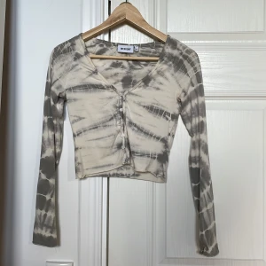 Tiedye topp - Skit snygg och trendig tröja från weekday!