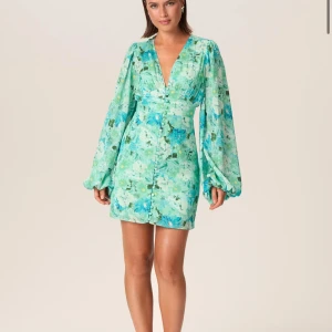 Adoore klänning, oanvänd!! - Helt oanvänd med prislappen kvar!💚 Slutsåld på hemsidan