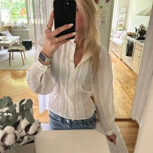 Blus - Supergullig blus/ skjorta från Holly&white från Lindex. Endast använts en gång så som i nyskick!❤️