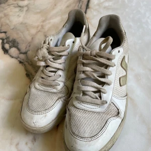 Veja sneakers strl 37 - Väl använd. 