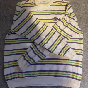 Take care Sweater från junkyard  - Säljer min Sweater från junkyard eftersom jag bara använt den några få gånger.