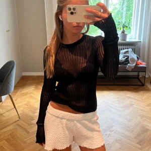 Fest topp - Säljer denna genomskinliga festtoppen från zara💕frakt tillkommer