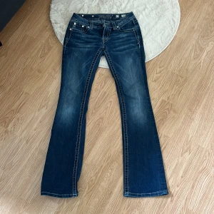 Miss Me jeans  - Säljer mina miss me jeans som jag köpte på Plick för ett tag sen men tyvärr va för stora för mig💕