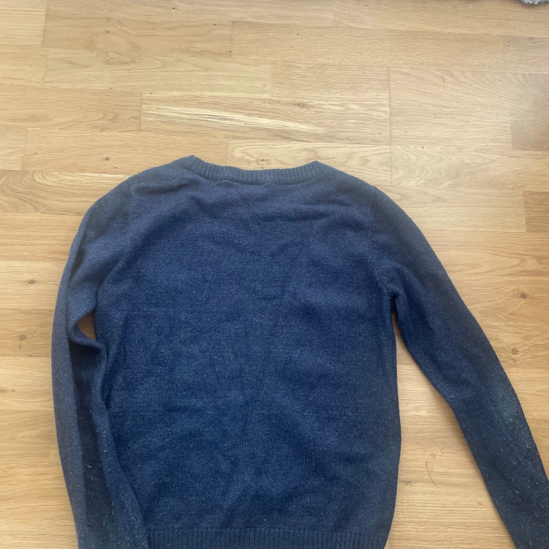 Stickad tröja blå - 91