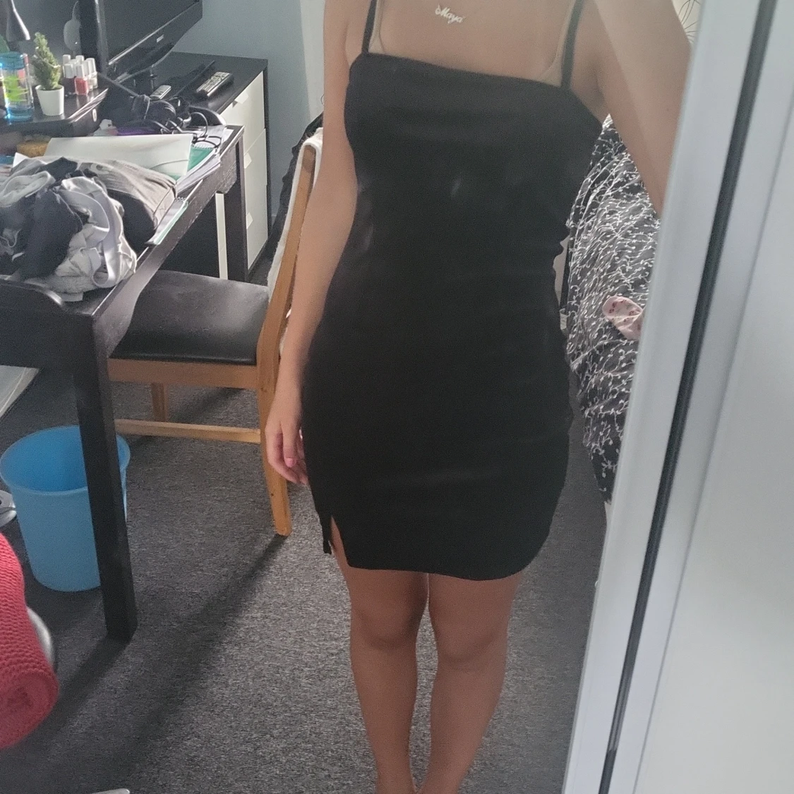 Svart tajt klänning - 91