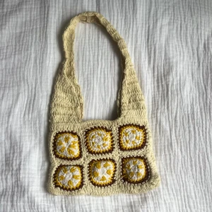Virkad väska - Väska i virkat material