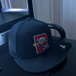 New era Cincinnati reds keps - Säljer nu min keps då den var för liten den är i bra skick och använd ksk 3 gånger