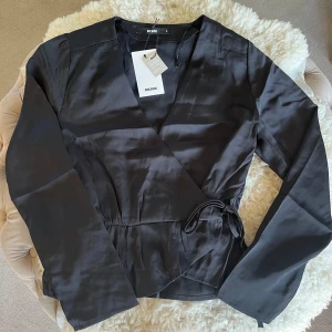 Blus - Sååå fin blus ifrån bikbok i storlek S!! Helt ny med lappen kvar💞💞 nypris 399