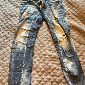 Dsquared2 jeans - Dsq2 jeans storlek 48 (m/s)
