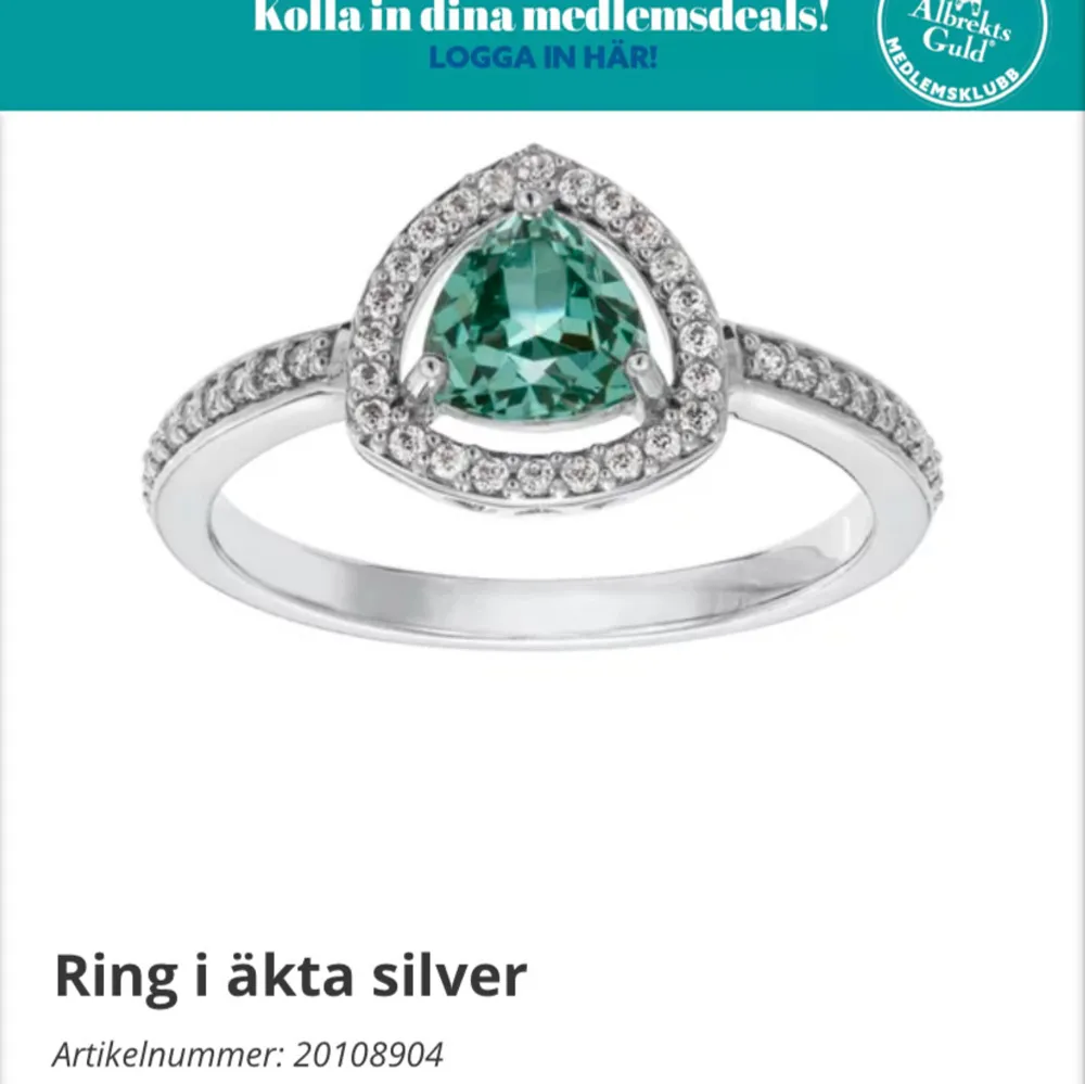 Jag säljer en fin ring i rhodinerat silver,  grön spinell samt kubisk zirkonia. Den är använd och har förlorat lite av sin glans på undersidan,  men det är inget som inte går att fixa.  Köpt för 400, säljer för 100😊 Storlek 17. Accessoarer.