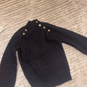stickad tröja med knappar - stickad tröja med knappar storlek xs/s