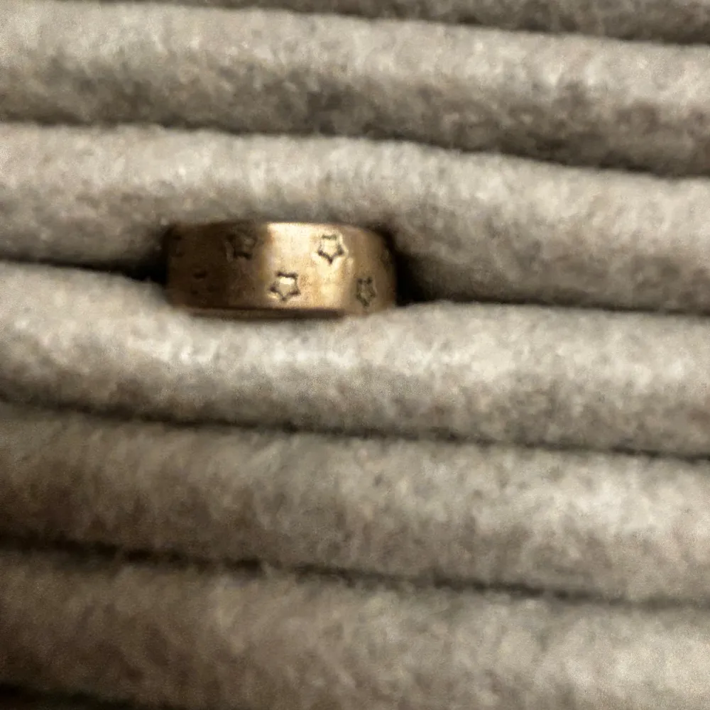 Säljer dessa häftiga ringar! Passar till allt och inte använda!❤️. Asusteet.