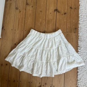 Kjol - Söt volangkjol 