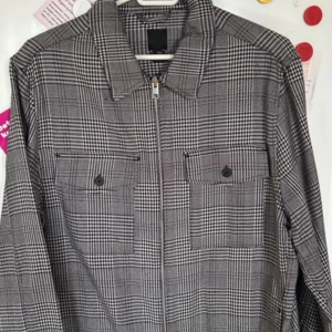 H&M overshirt - Liten i storleken 
