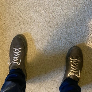 Mocka skor  - Mocka skor från garment project. Använda men ändå jätte bra skick. Ny pris 1600 och jag säljer för endast 600 pris går att diskutera 