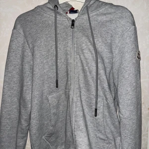 Moncler kofta - Bra skick storlek s knappt använd