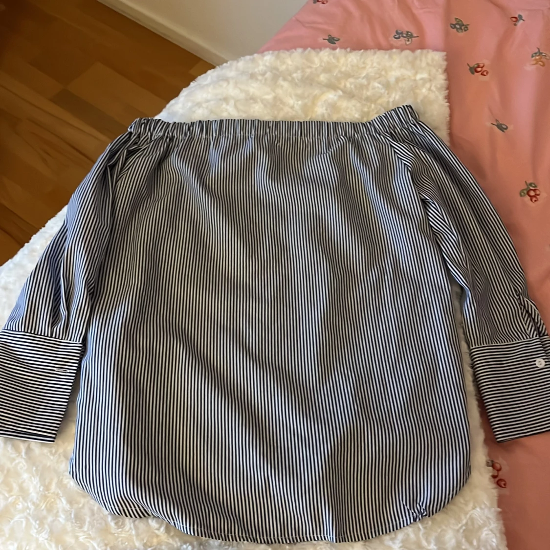 Randig off shoulder blus från Raglady  - 4