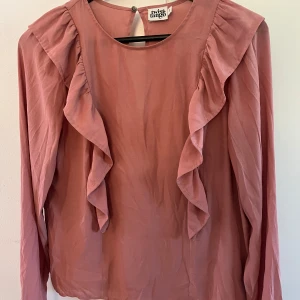 Blus från Twist & Tango - Så fin blus i silke   Fint skick   Färgen är mer aprikos än rosa 