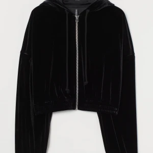 Kort munkjacka - H&M  - Kort kofta från H&M, ny skick. Köpt för 179kr säljer för endast 79kr. 