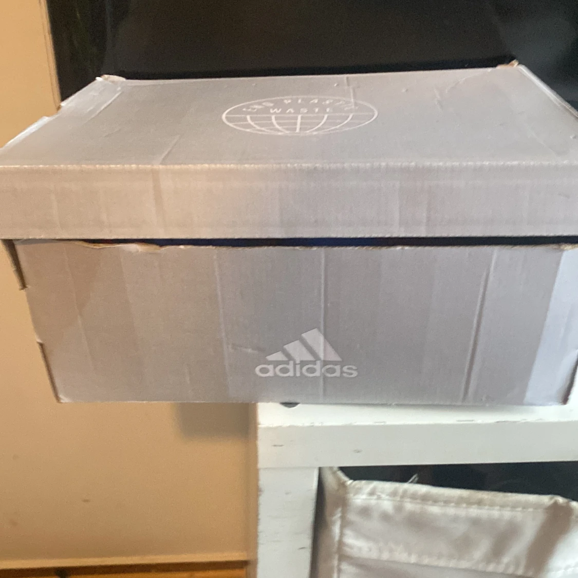 Predator edge 3 ll fg normala pris 1099 säljs för 850. Oanvänd 