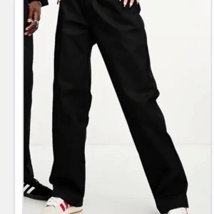 Dickies 874 byxor - Helt nya och aldrig använda. Inköpta på carlings men har inte kunnat styla de. 