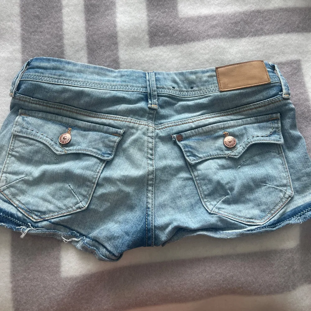 Jätte fina💕 midjemått rakt över 37. Shorts.