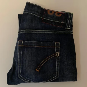 Dondup Jeans - Hej, säljer dessa snygga Dondup jeansen i modellen Emil ”slim fit”strlk 30.  Skick= 9/10 Perfekta nu när skolan snart börjar! Pris kan diskuteras vid snabb affär!