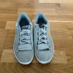 PUMA skor - Säljer pga de inte kommer till användning längre!! Normala i storleken.