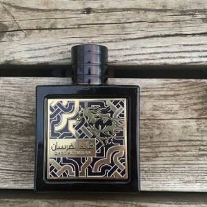 Qaed Al Fursan 90Ml - Säljer denna somriga parfym. En fin annans doft. I flaskan är det nog 75-80 av 90 ML kvar. Box kan fås med.