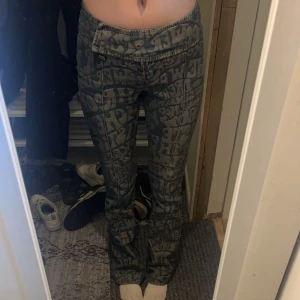 Jeans - Sjukt snygga bootcut/flared jeans från miss sixty, sitter sjukt snyggt 💗💗💋