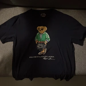 Ralph lauren bear t-shirt - Okej skick, Ganska använd 