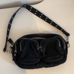 Väska  - Väska från Gina, använd men ändå i fint skick💗