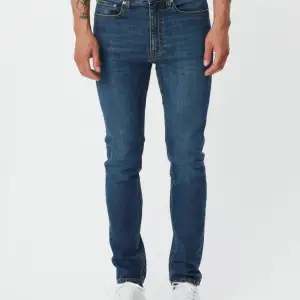 Nya LES DEUX Jeans (Blue Wash). Modell Reed Slim Fit. Nypris 1199kr.